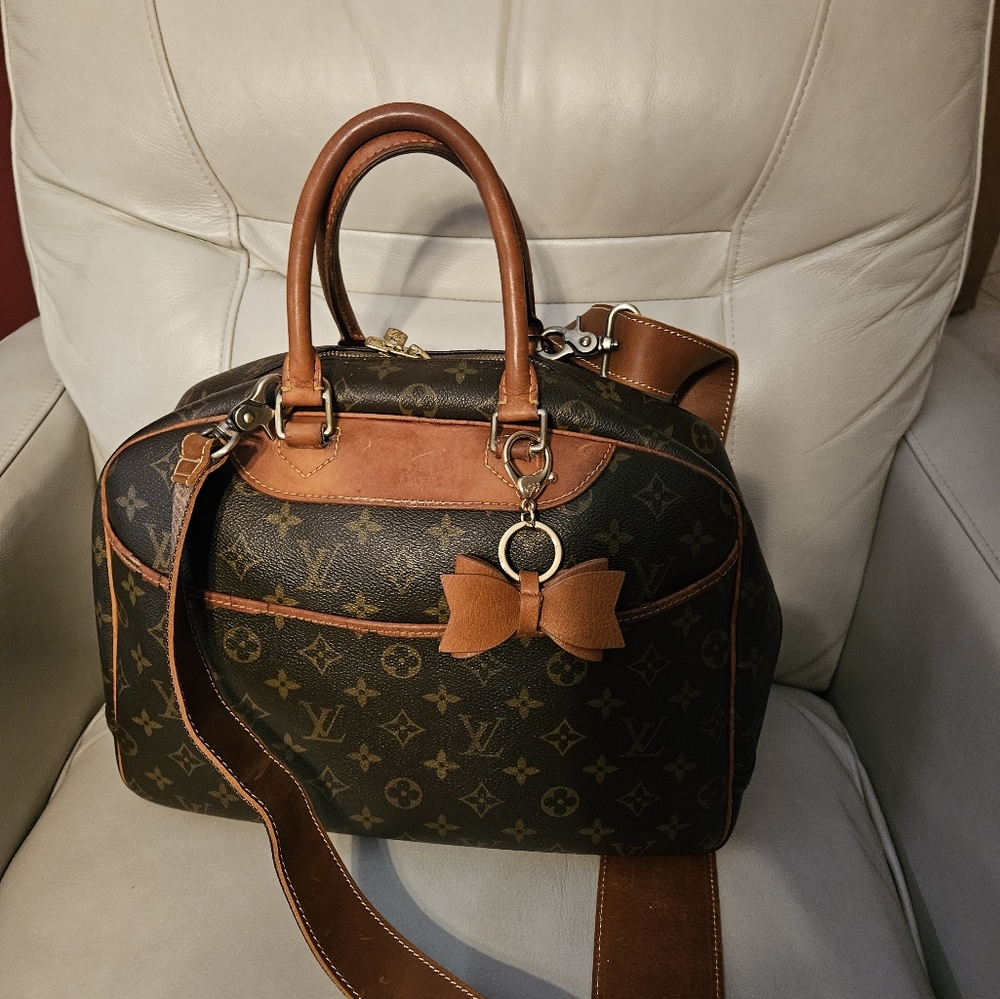 Vintage Authentic Louis Vuitton Monogramed Canvas Deauville Handbag/ LV wallet +